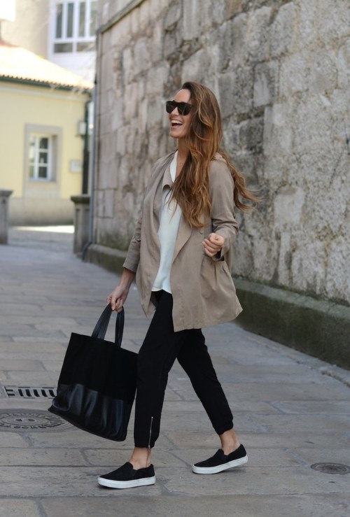 outfits con tennis flats