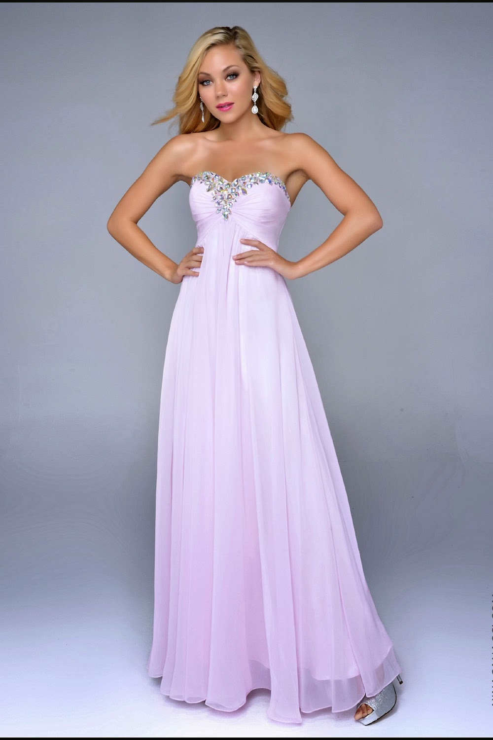 Asombrosos vestidos de gala para embarazadas | AquiModa.com