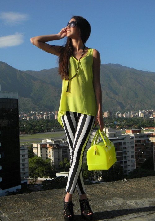 outfits color neon fluorescente