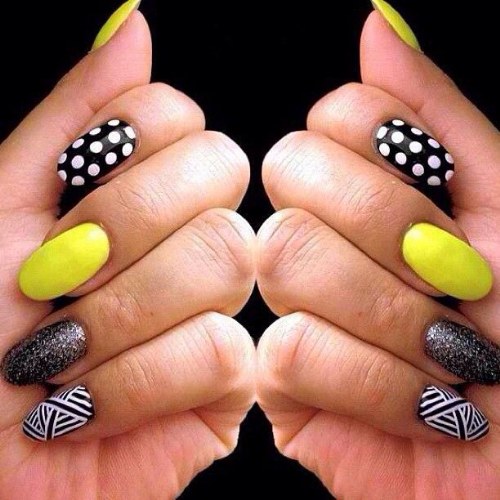 diseños para uñas color amarillas