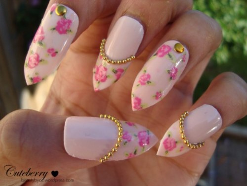 uñas con diseños de flores