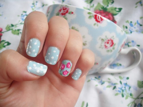 uñas con diseños de flores
