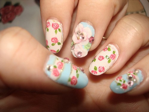 uñas con diseños de flores