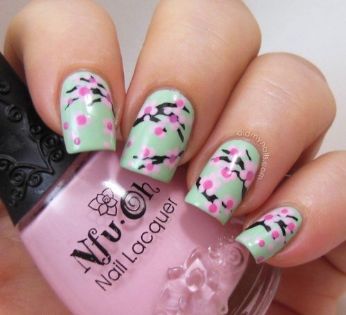 uñas con diseños de flores