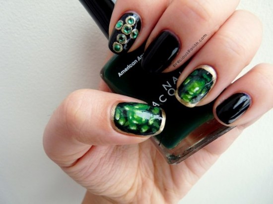 diseños uñas otoño color verde esmeralda