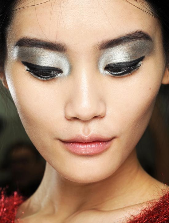 sombras metalicas maquillaje ojos