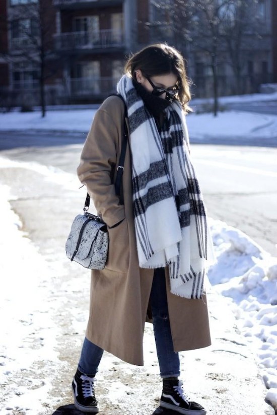abrigos beige outfits