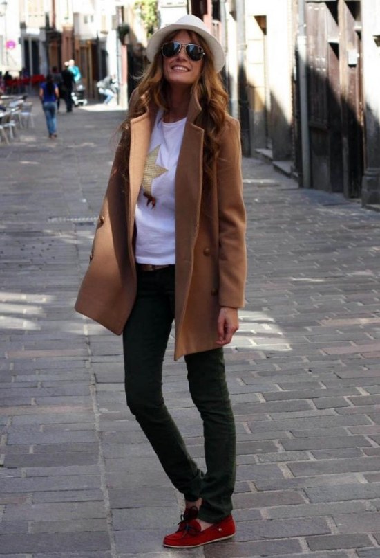 abrigos beige outfits