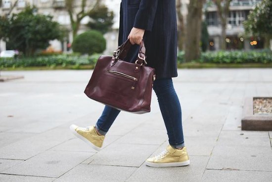zapatos dorado moda outfits