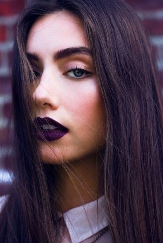 labios purpura maquillaje