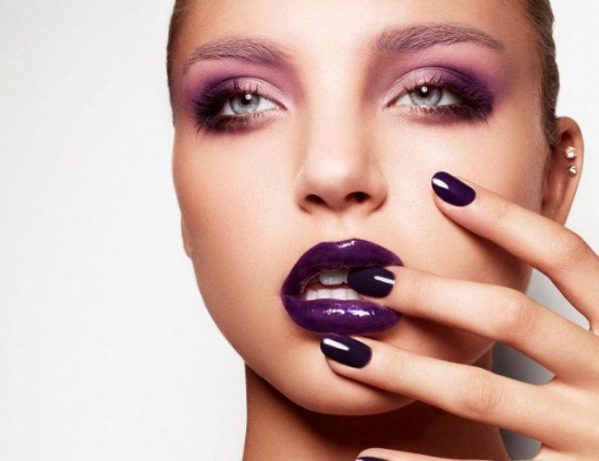 labios purpura maquillaje