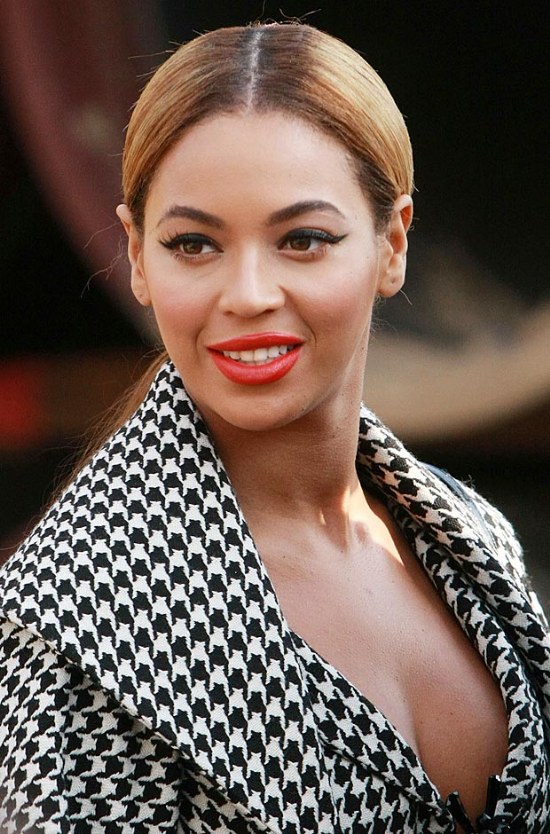 labios rojos moda maquillaje