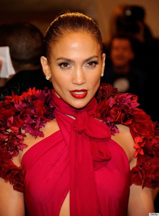 Las mejores Ideas de Maquillaje para combinar con tus Vestidos Rojos
