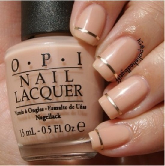 uñas diseños rayas dorado