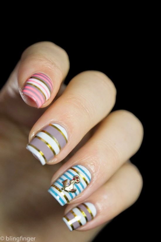 uñas diseños rayas dorado