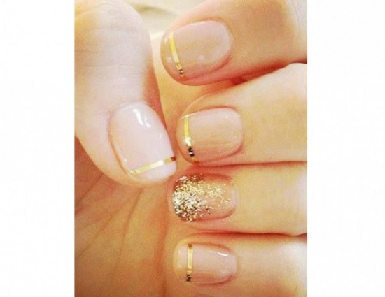 uñas diseños rayas dorado