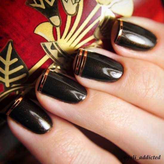 uñas diseños rayas dorado