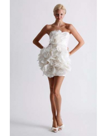 Vestidos sencillos ideales para una boda civil | AquiModa.com