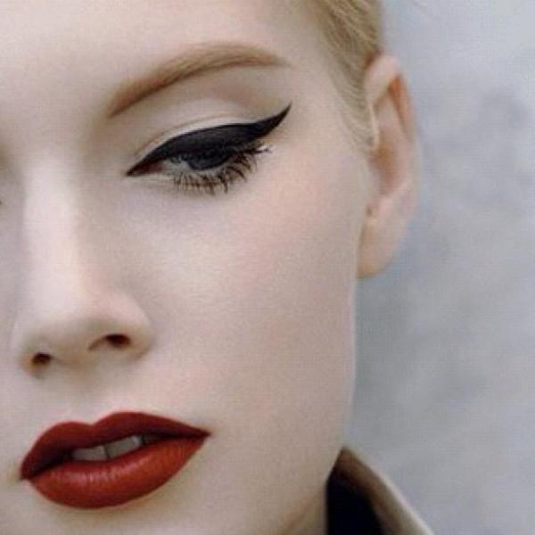 maquillaje estilo cat eye