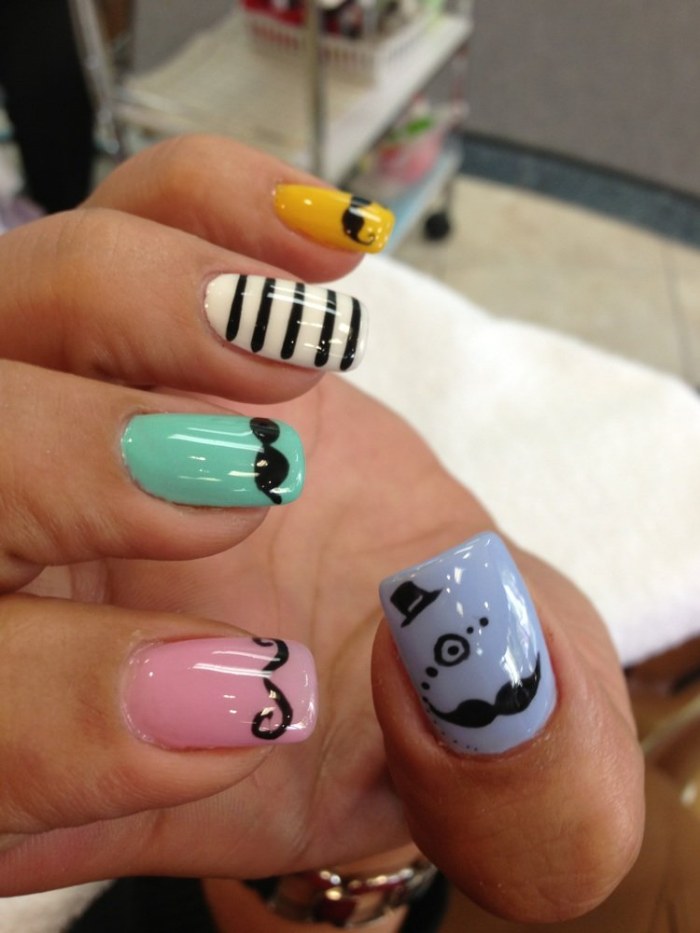 mostacho uñas