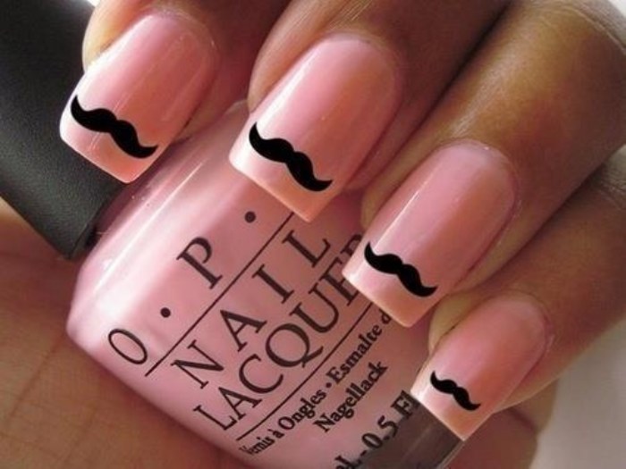 mostacho uñas