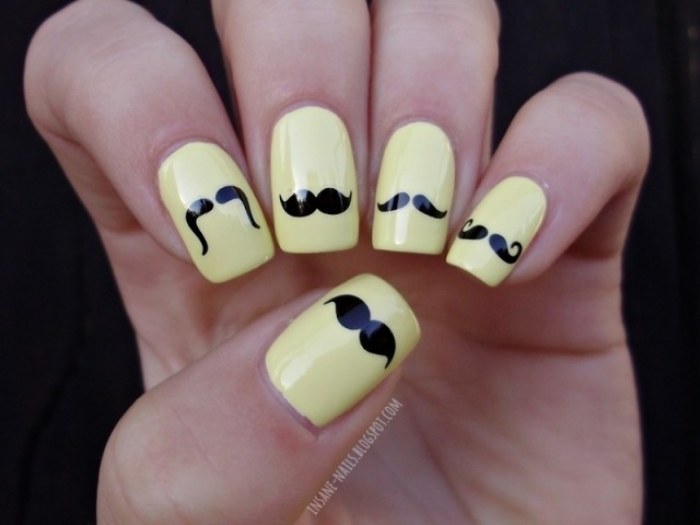 mostacho uñas