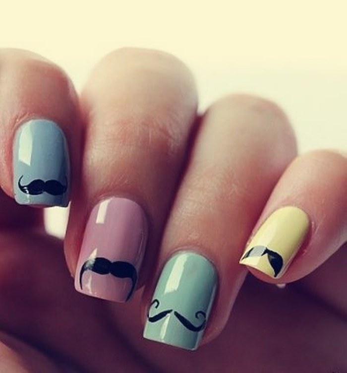 mostacho uñas