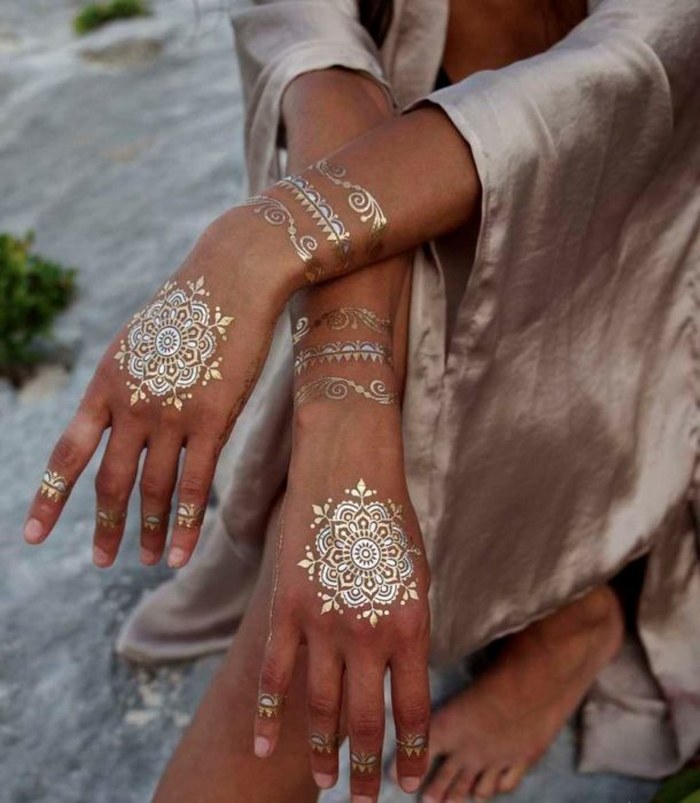 Brillantes tatuajes de henna que se convertirán en tu accesorio favorito