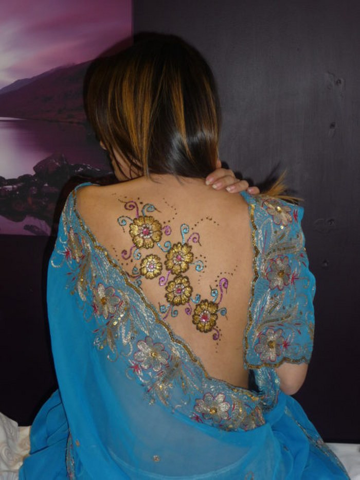 Brillantes tatuajes de henna que se convertirán en tu accesorio favorito