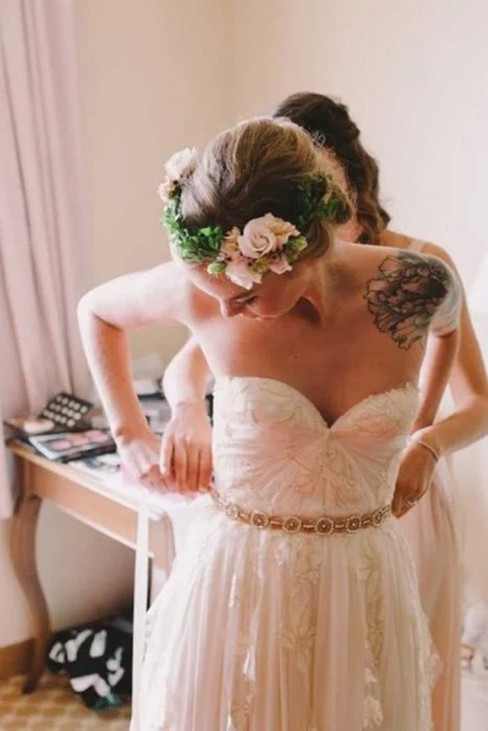 Estas novias te enseñarán cómo puedes usar tus tatuajes el día de tu boda